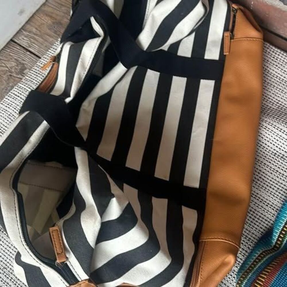 purses! - Picture 4 of 4